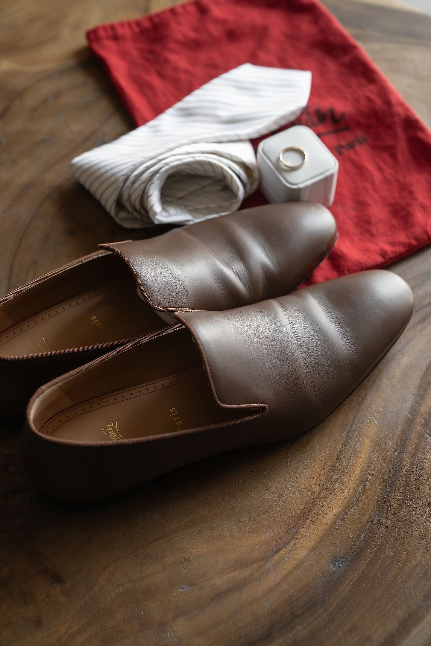 Wedding shoes and personal details arranged before Martina and Justin’s wedding